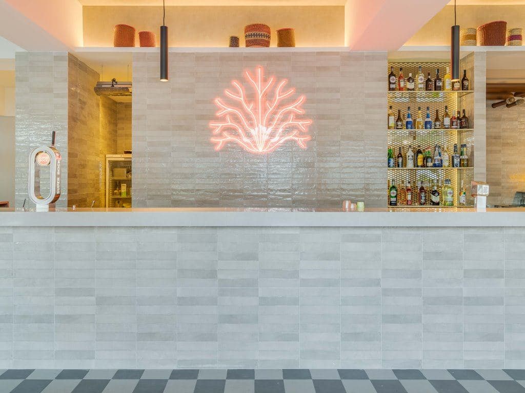 bars-coral-pool-bar