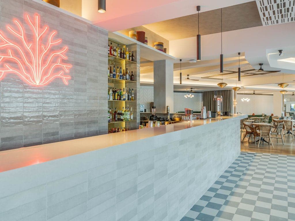 bars-coral-pool-bar