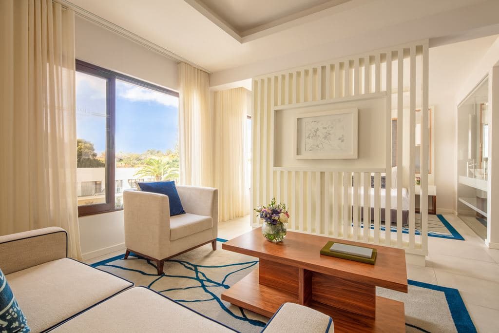rooms-deluxe-terrace-family-room-famdlv