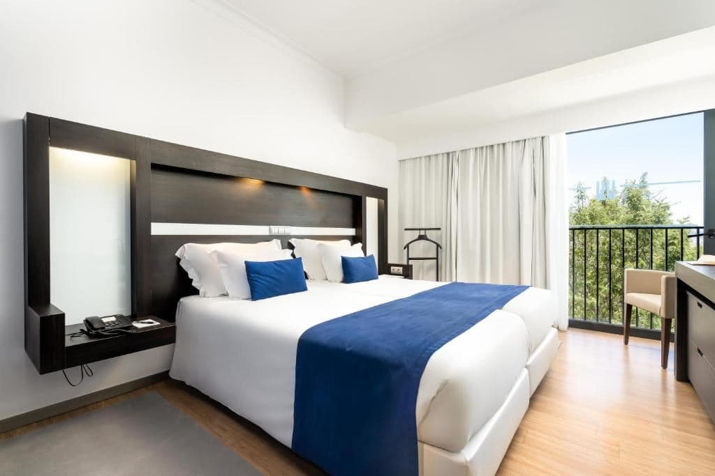 rooms-db--double-standard-land-view