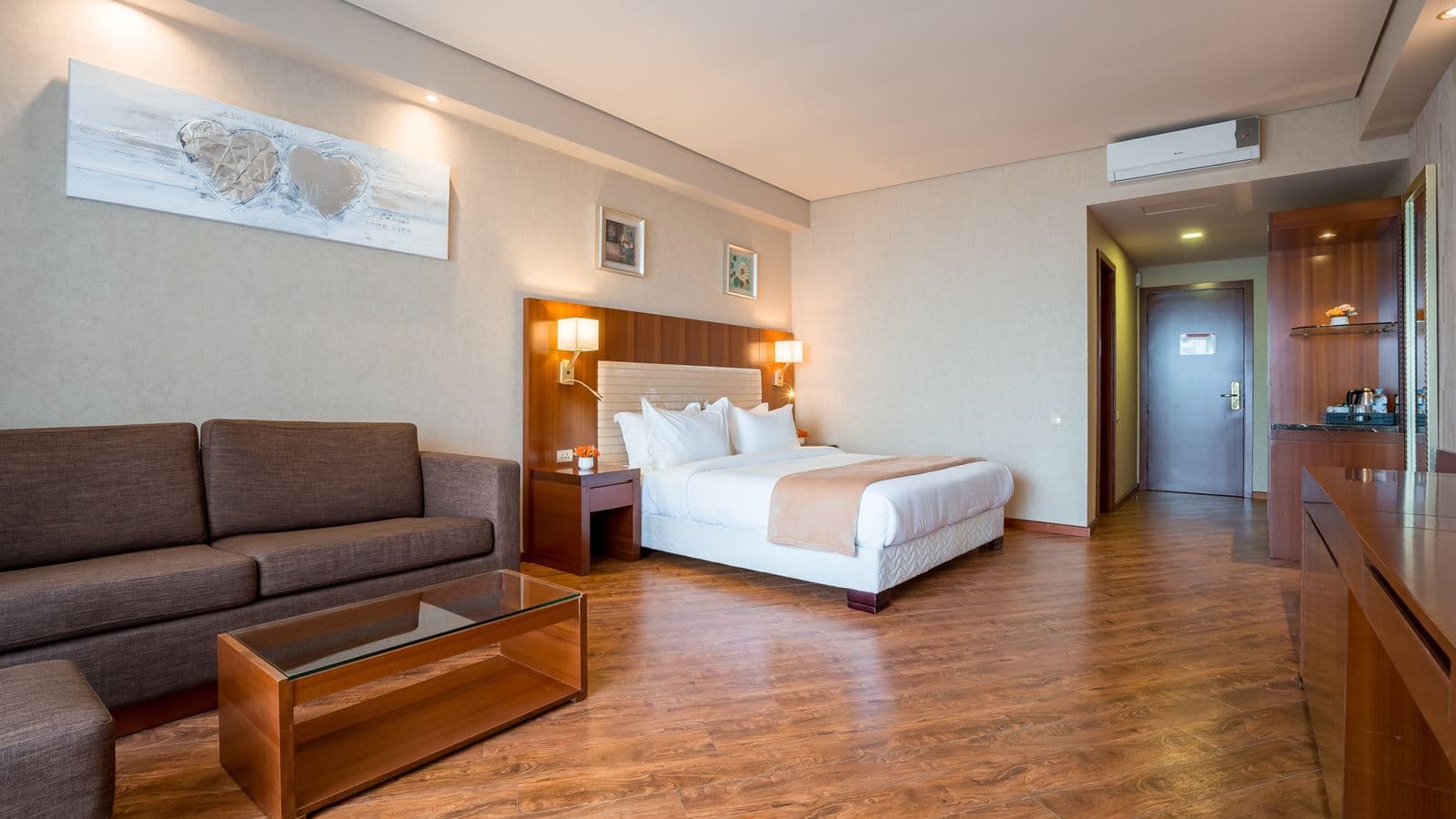 rooms-deluxe-room