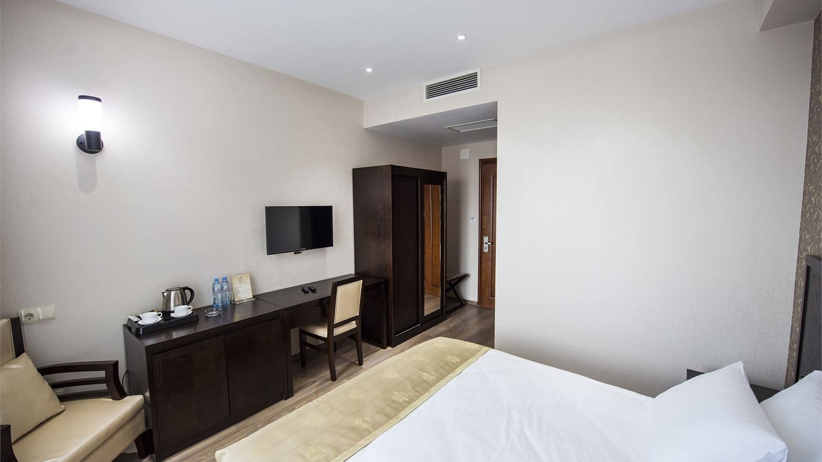 rooms-twindbl-room