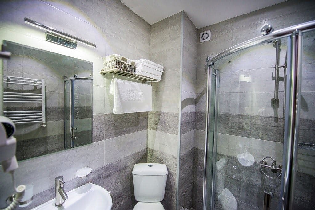rooms-twindbl-room