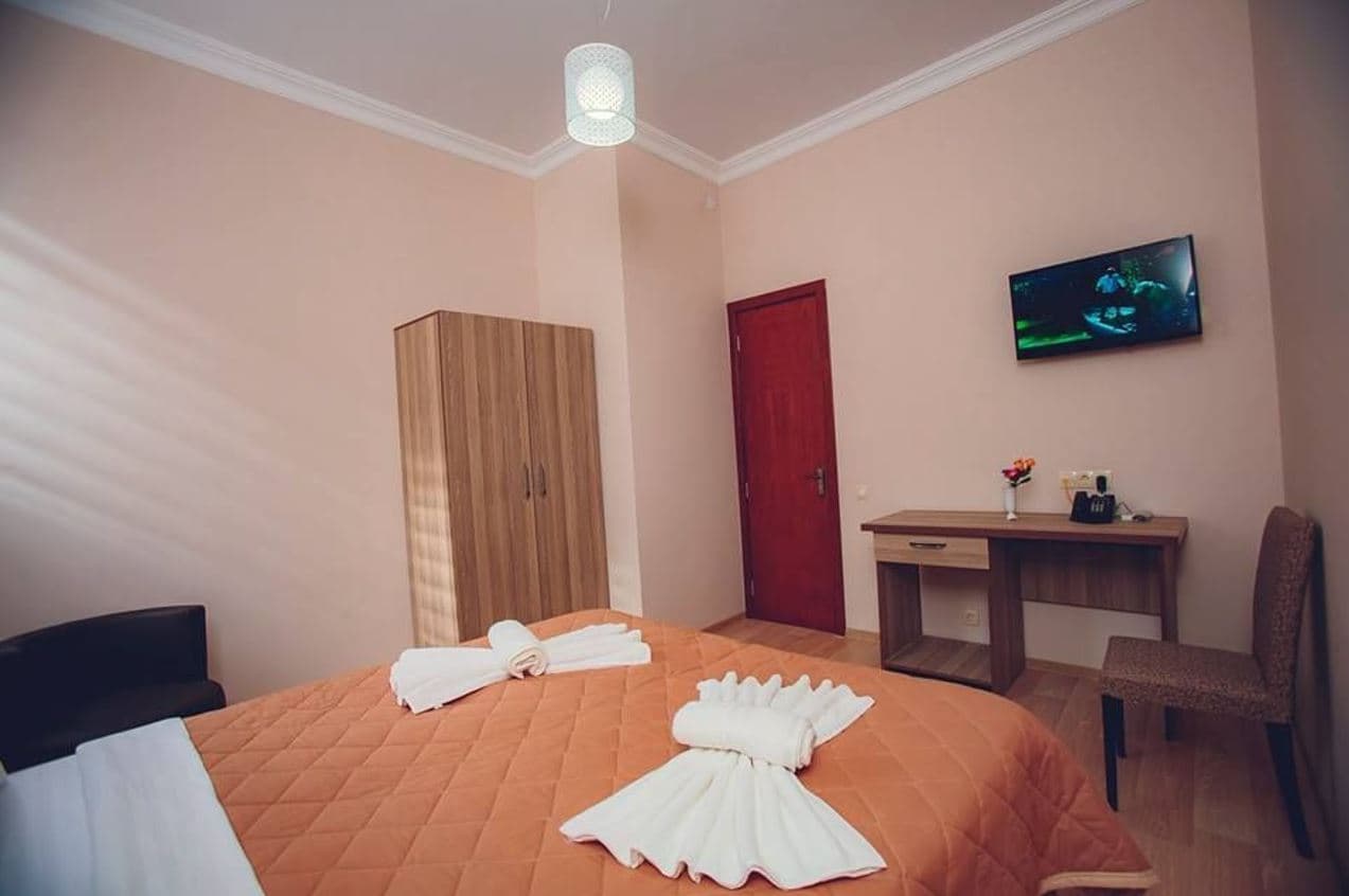 rooms-standard-dbltwin-room-balcony
