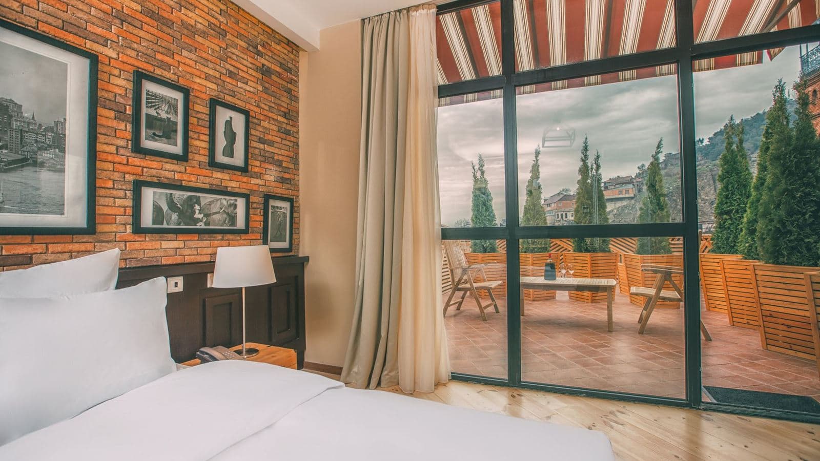 rooms-dbl-deluxe