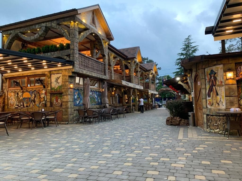 restaurants-restaurant-chero