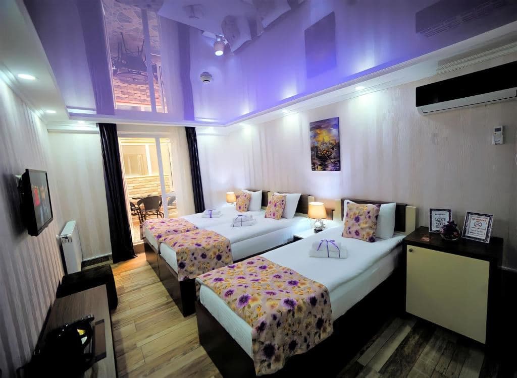 rooms-trpl-room