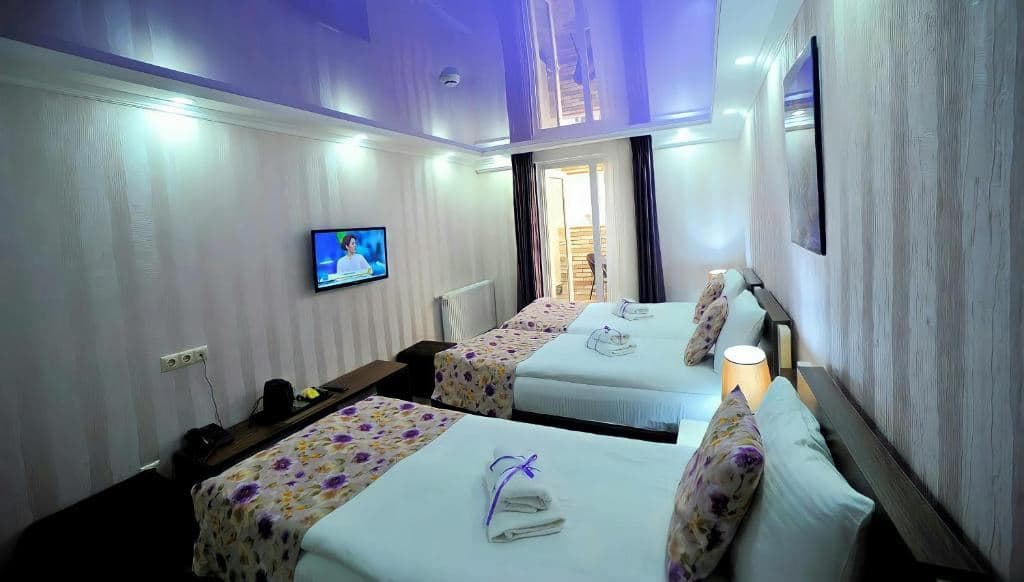 rooms-trpl-room