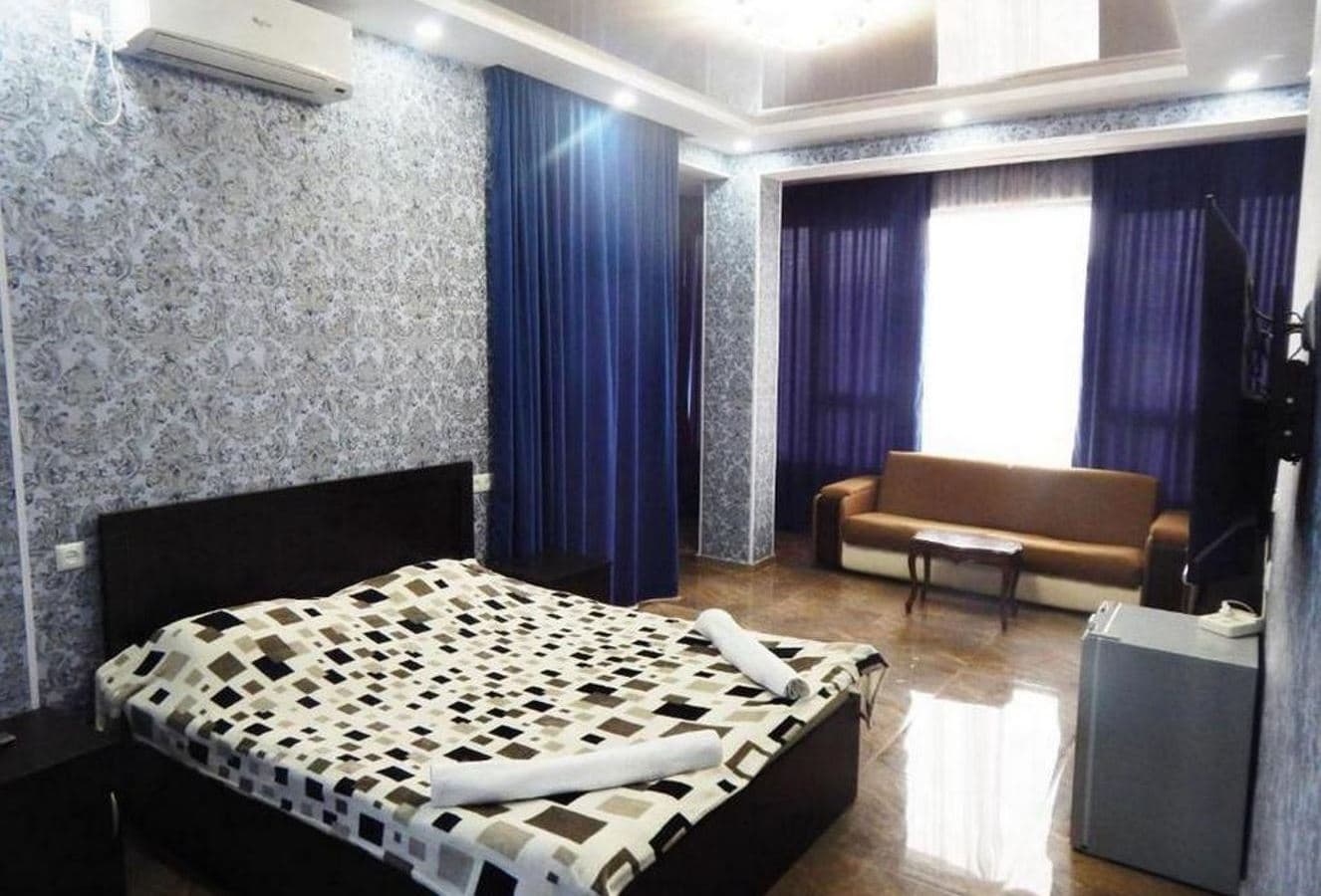 rooms-trpl-room