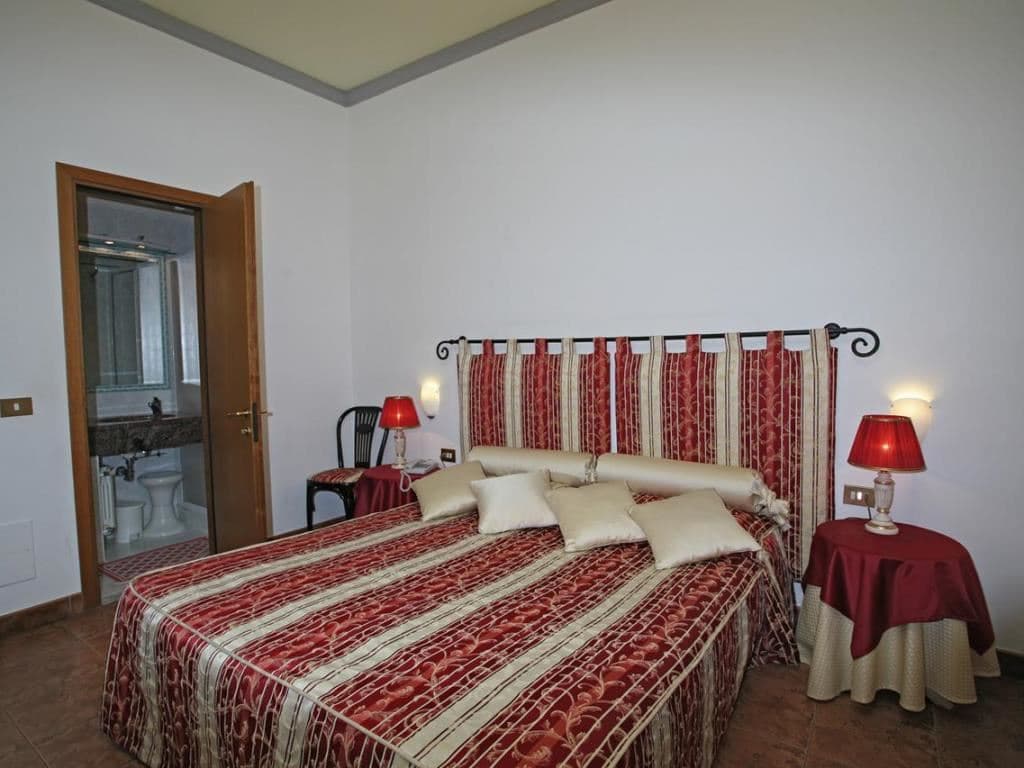 rooms-standard-room