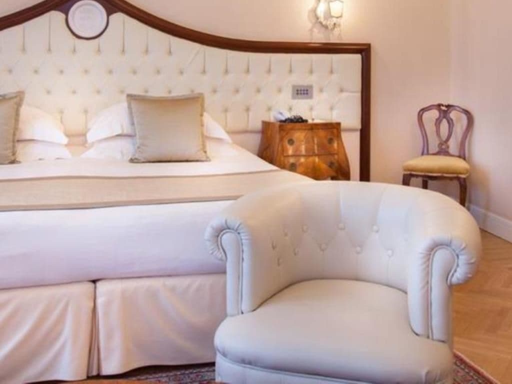 rooms-executive-room