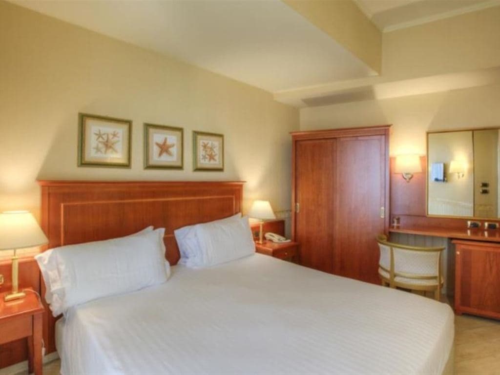 rooms-standard-room