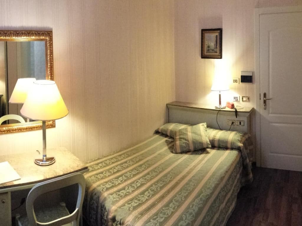 rooms-single-room