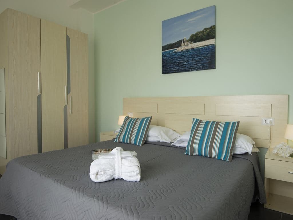 rooms-standard--room-lateral-sea-view-with-balcony