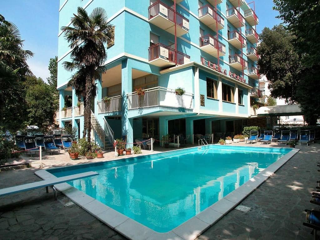 pools-outdoor-pool