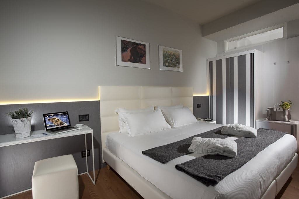 rooms-deluxe-room-with-balcony-single-use