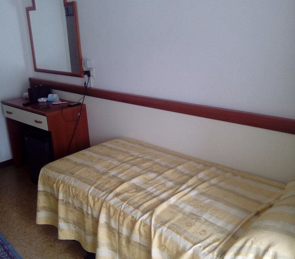 rooms-single-room