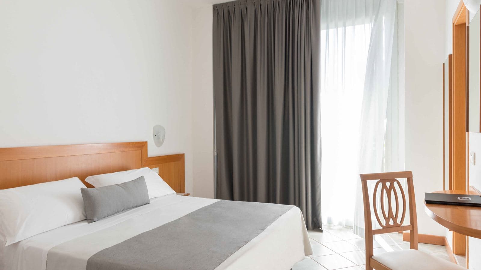 rooms-classic-room