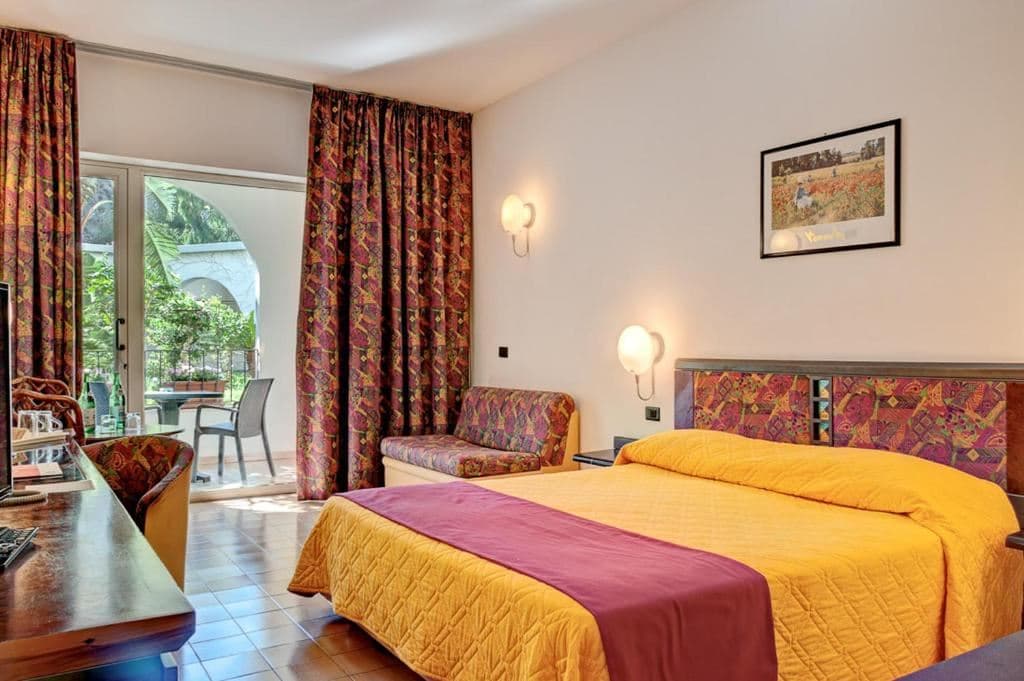 rooms-balcony-room