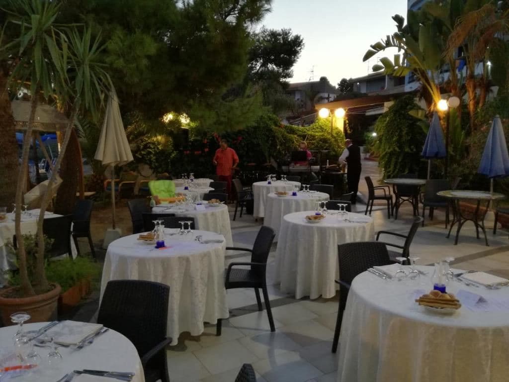 restaurants-restaurant