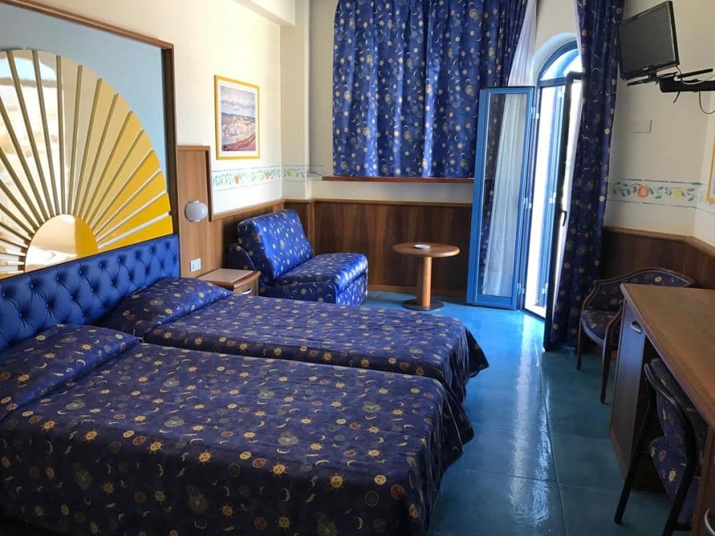 rooms-sea-view-room-with-balcony