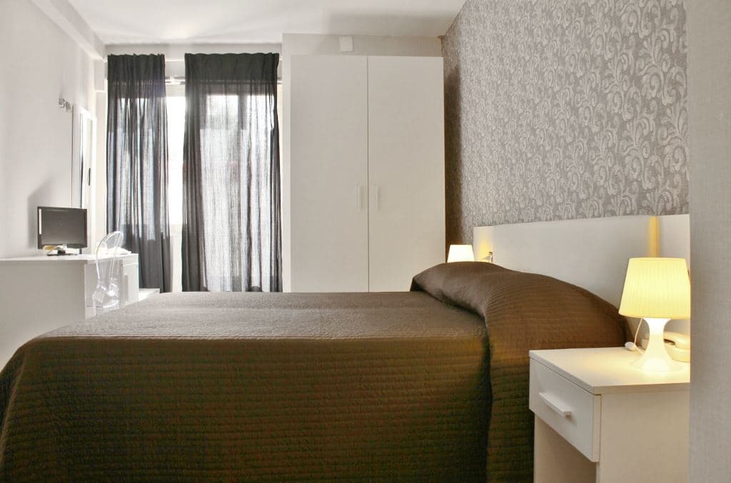 rooms-classic-room