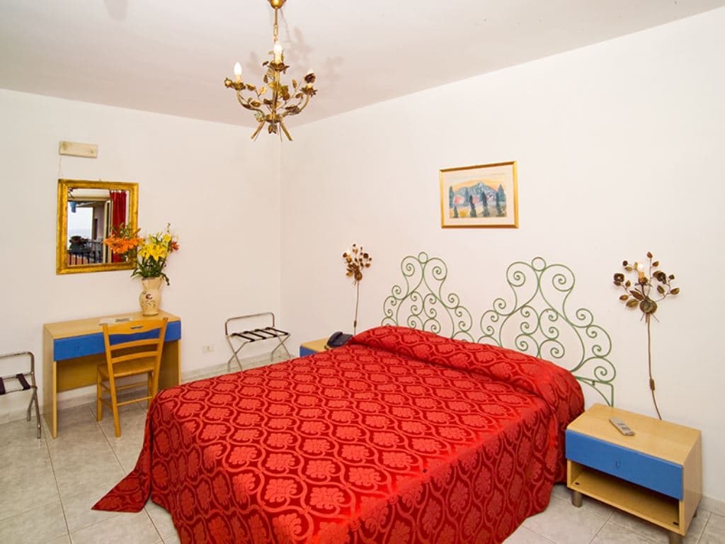 rooms-classic-room