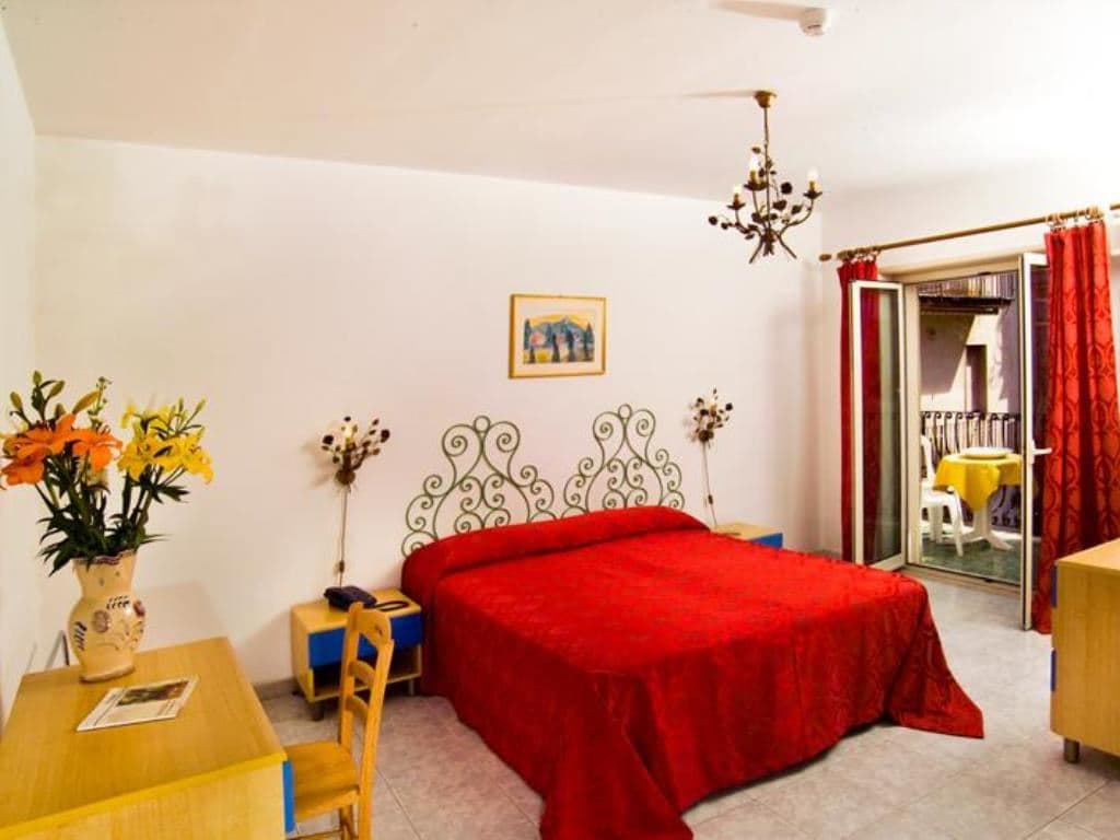 rooms-classic-room