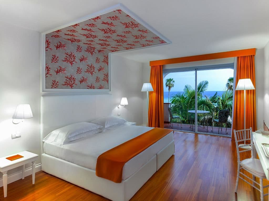 rooms-superior-room-frontal-sea-view-with-balcony-or-terrace