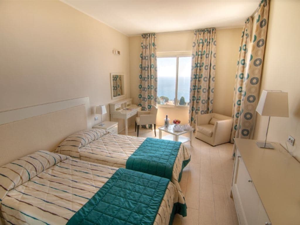 rooms-sea-view-room