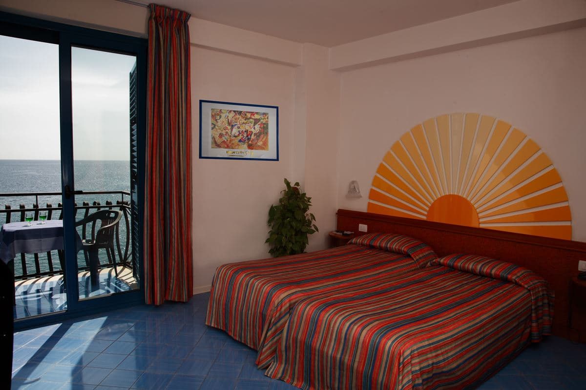 rooms-sea-view-room-with-balcony-or-terrace