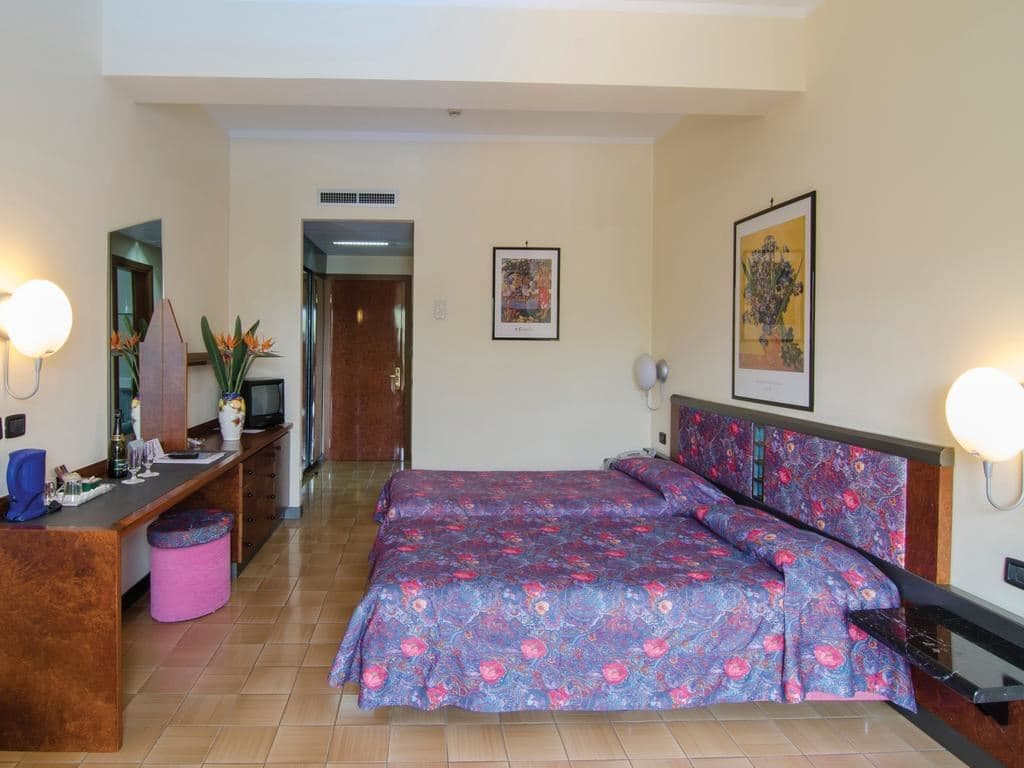 rooms-standard-room
