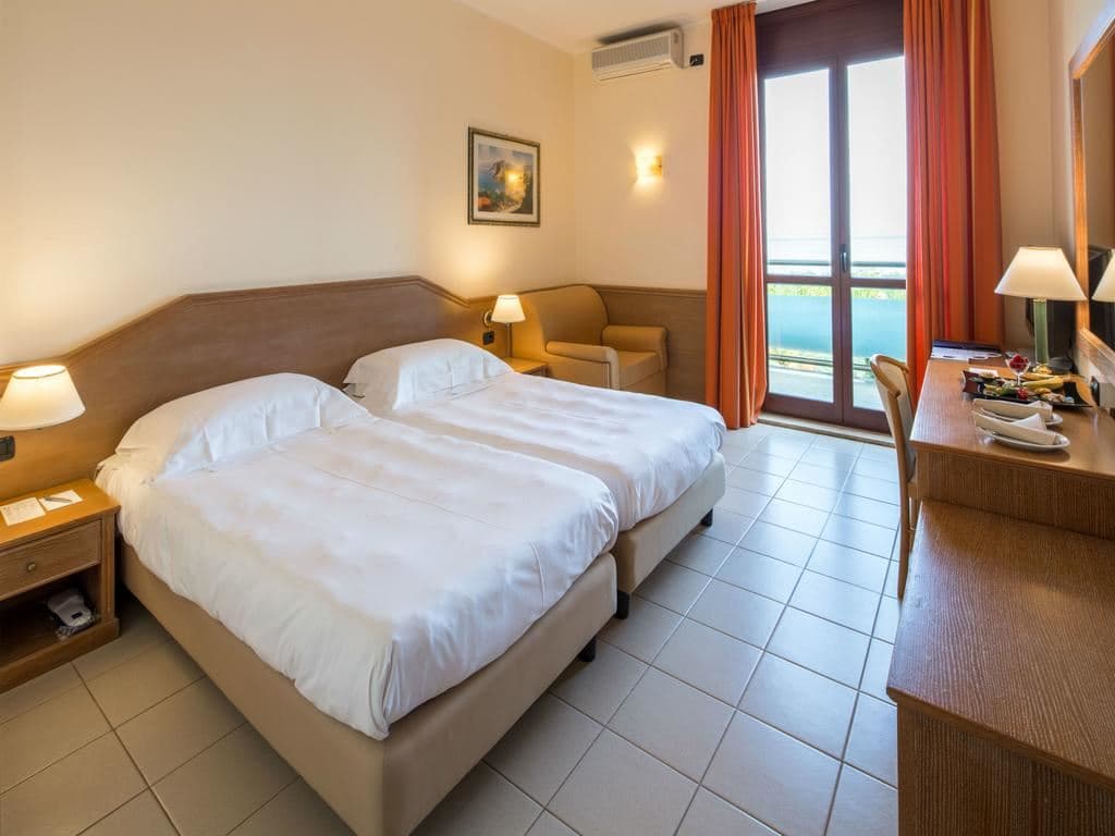 rooms-premium-room-sea-view-with-balcony-or-terrace