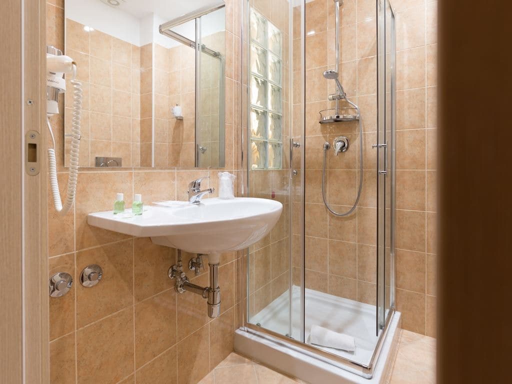 rooms-superior-room