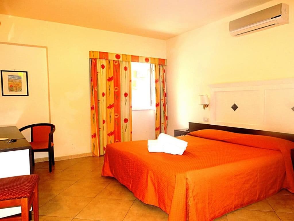 rooms-classic-room