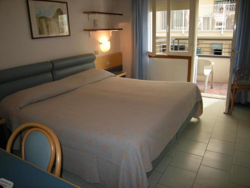 rooms-standard-room-side-sea-view
