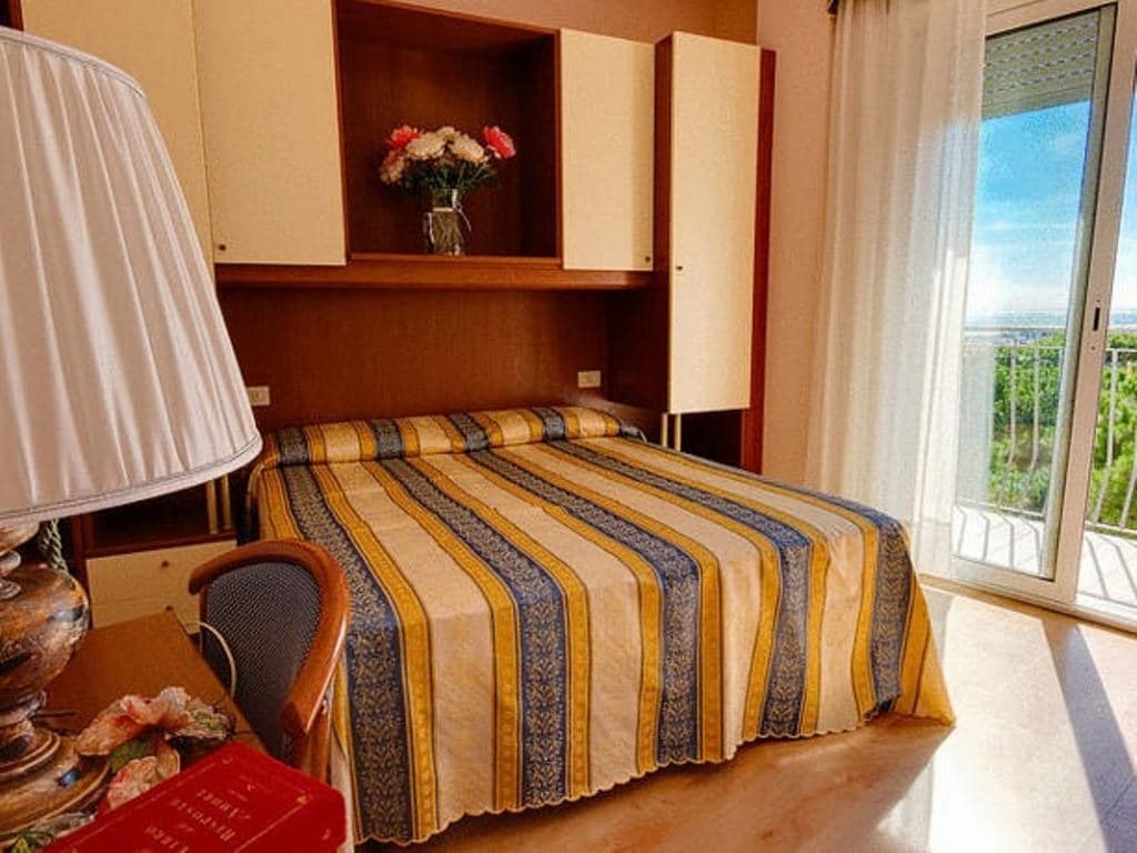 rooms-standard-room-with-balcony
