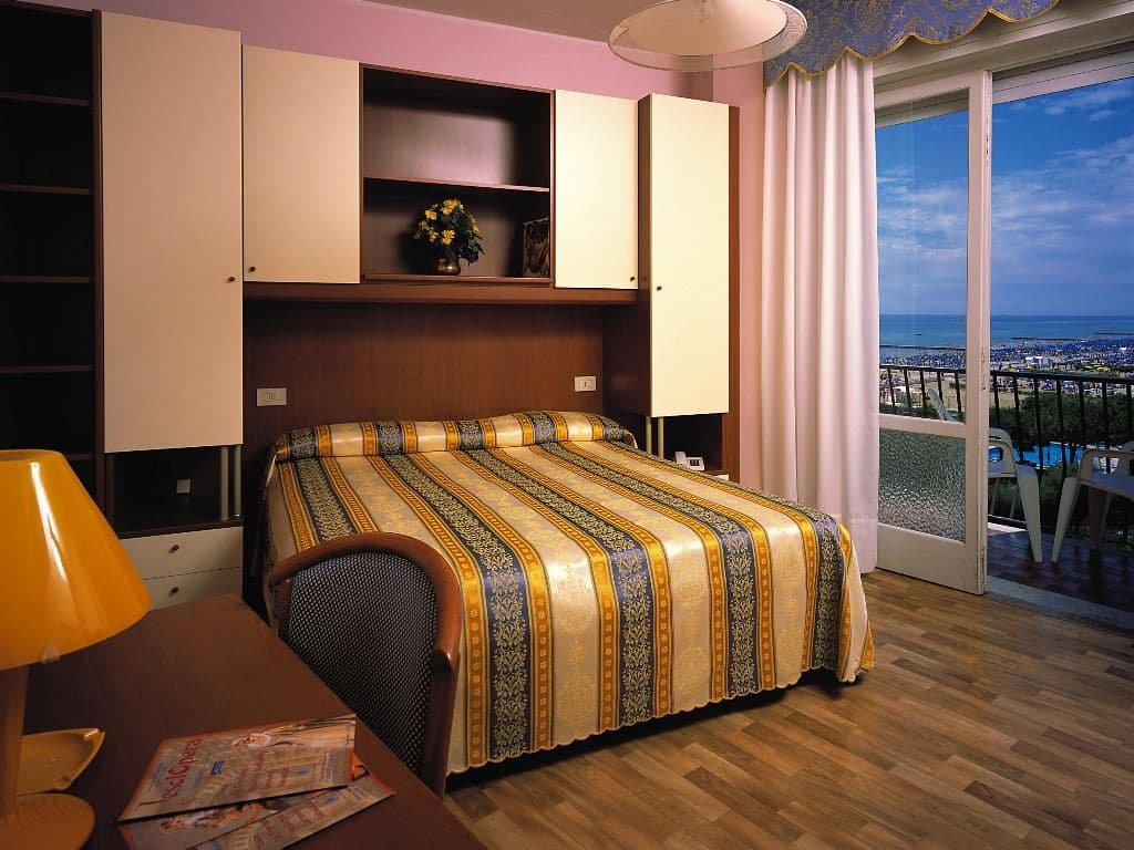rooms-standard-room-with-balcony