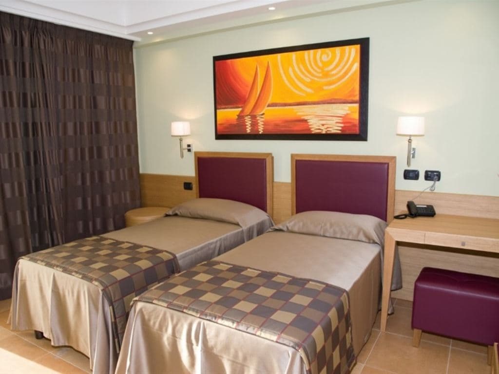 rooms-standard-room-with-balcony-or-terrace
