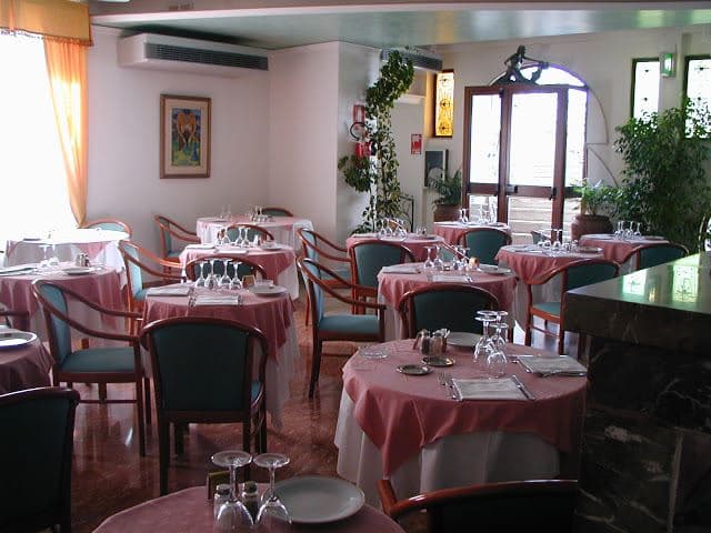 restaurants-restaurants