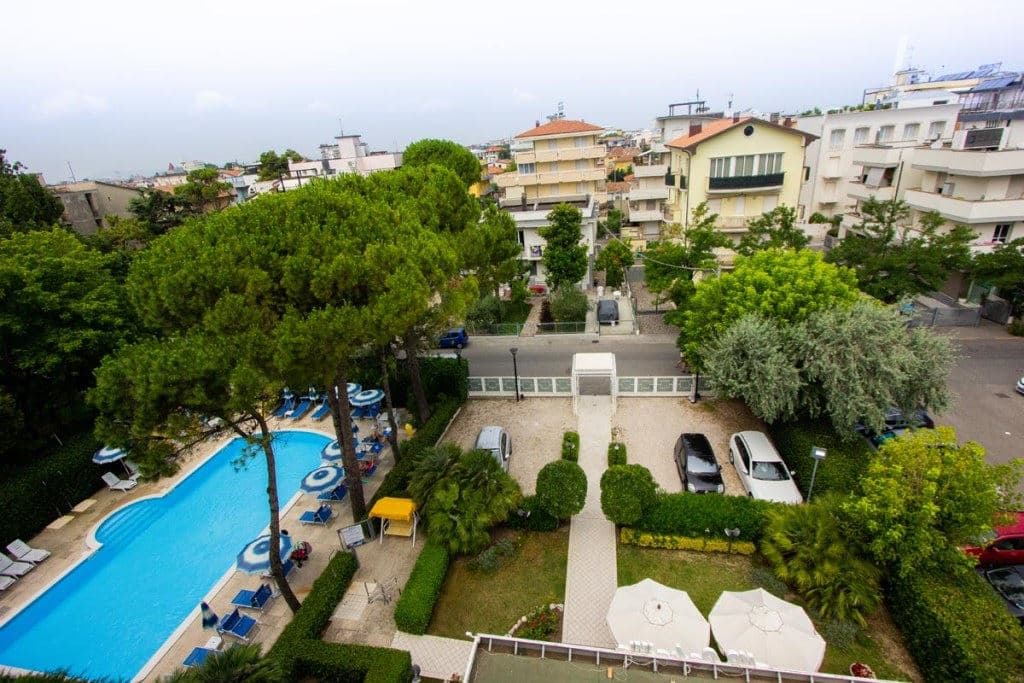 pools-outdoor-pool