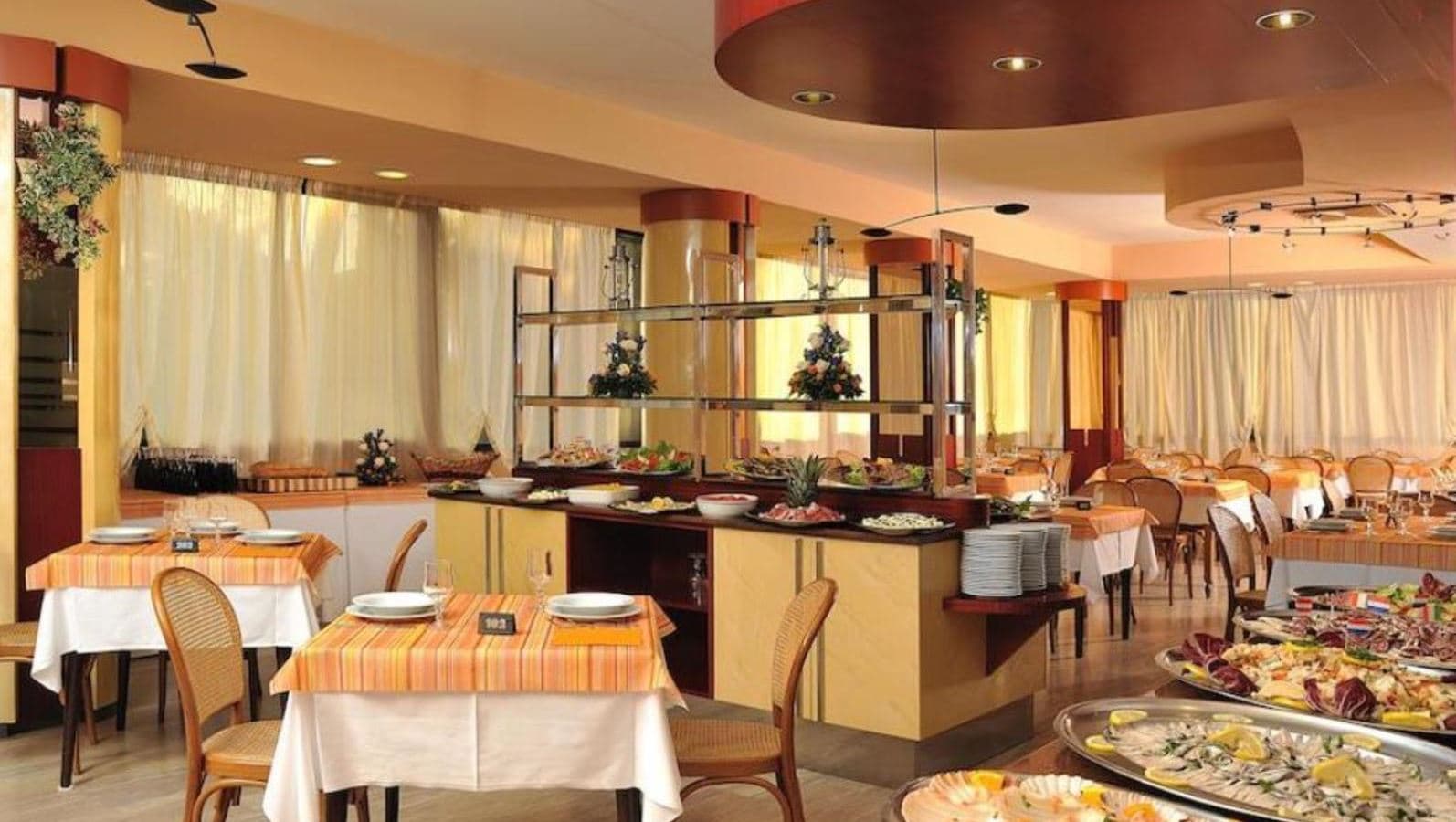 restaurants-restaurant