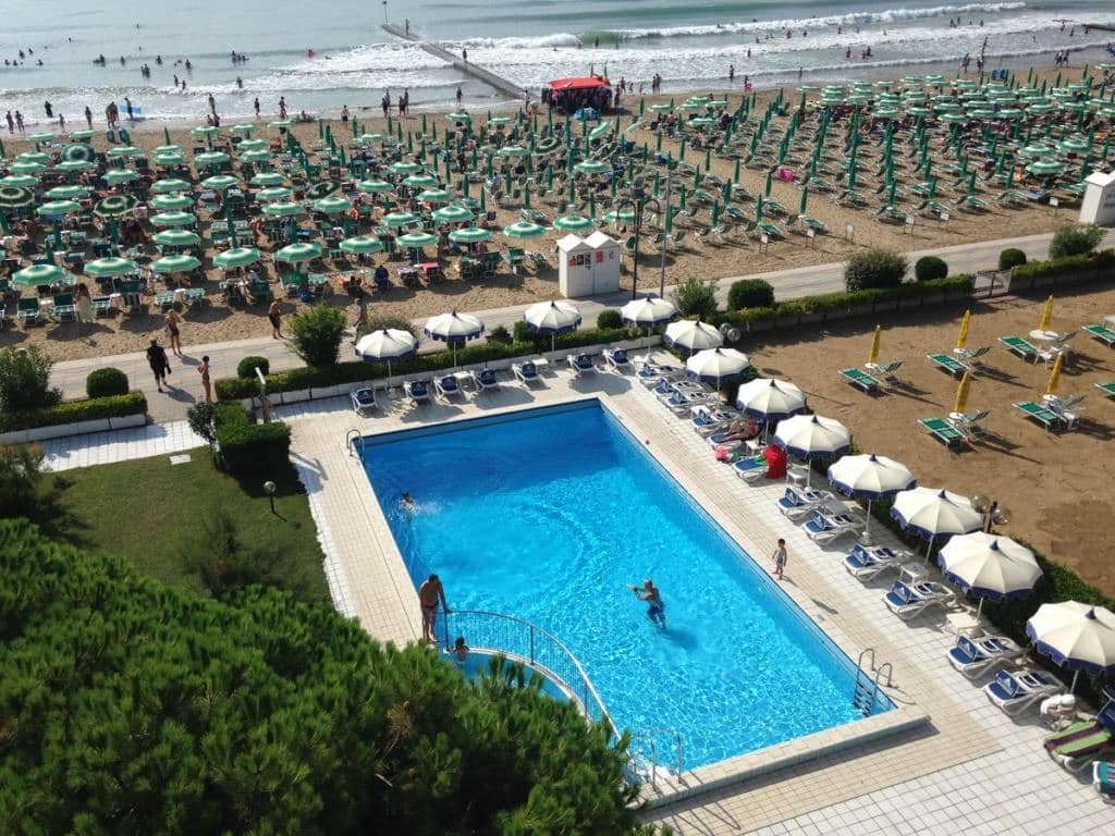 pools-outdoor-pool