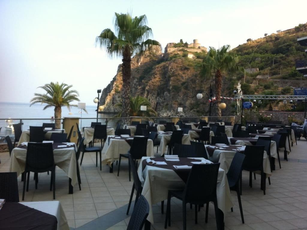 restaurants-restaurant