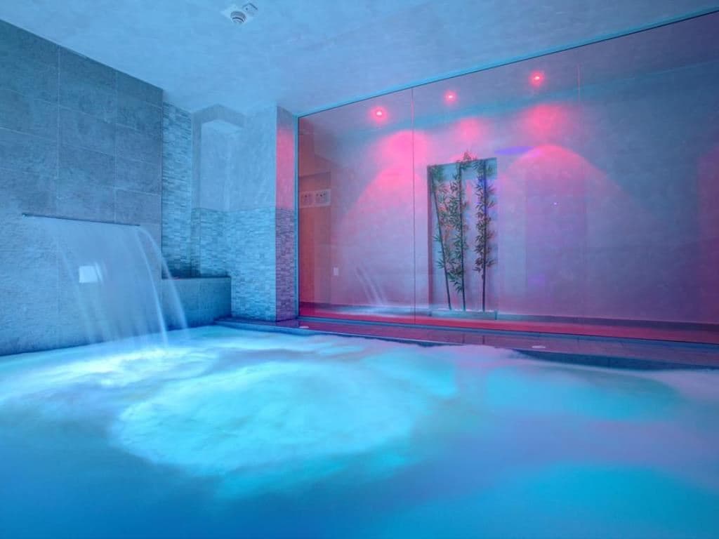 pools-indoor-pool
