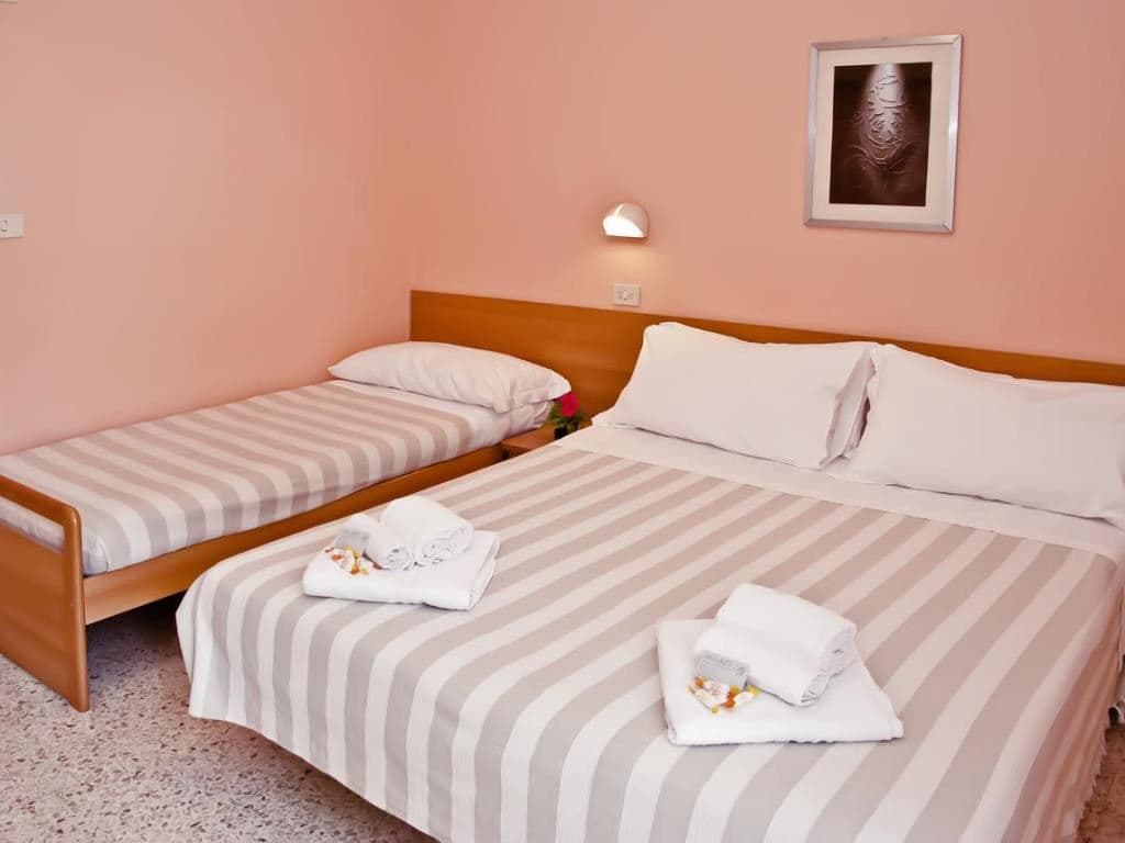 rooms-standard-room-with-balcony