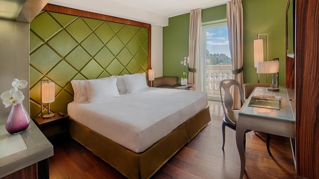 rooms-superior-room