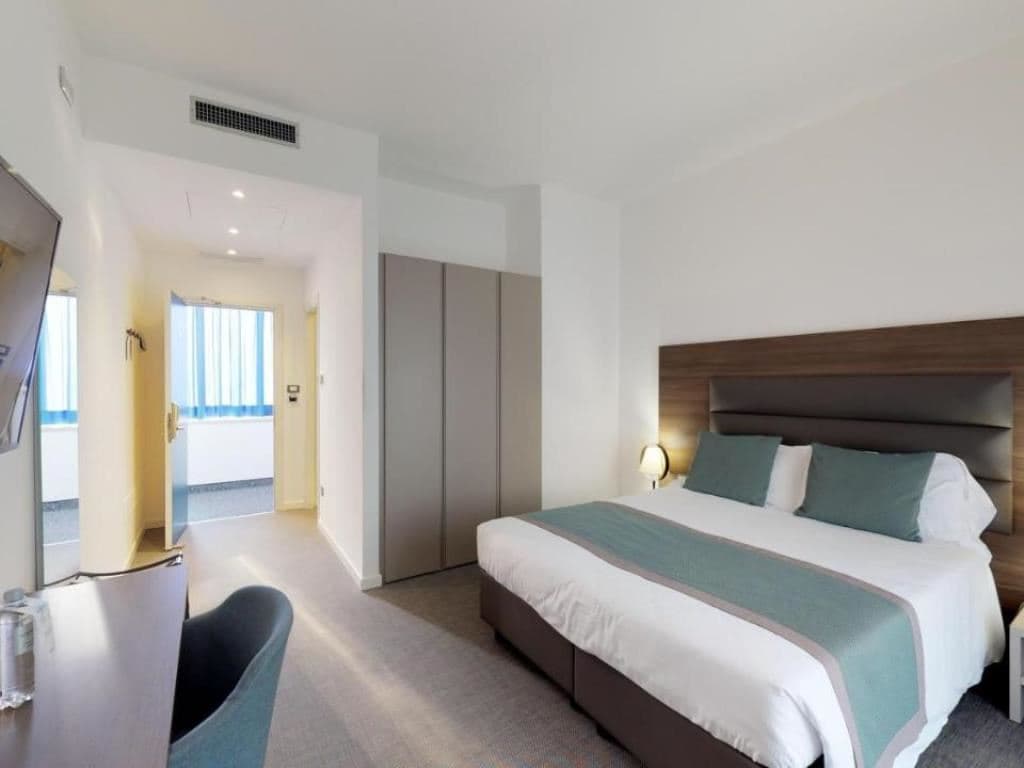 rooms-superior-room-partial-side-sea-view