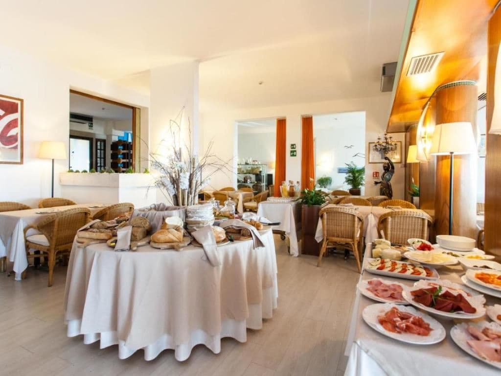 restaurants-restaurant