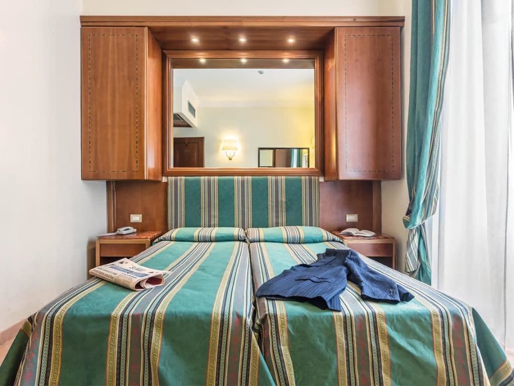 rooms-standard-room